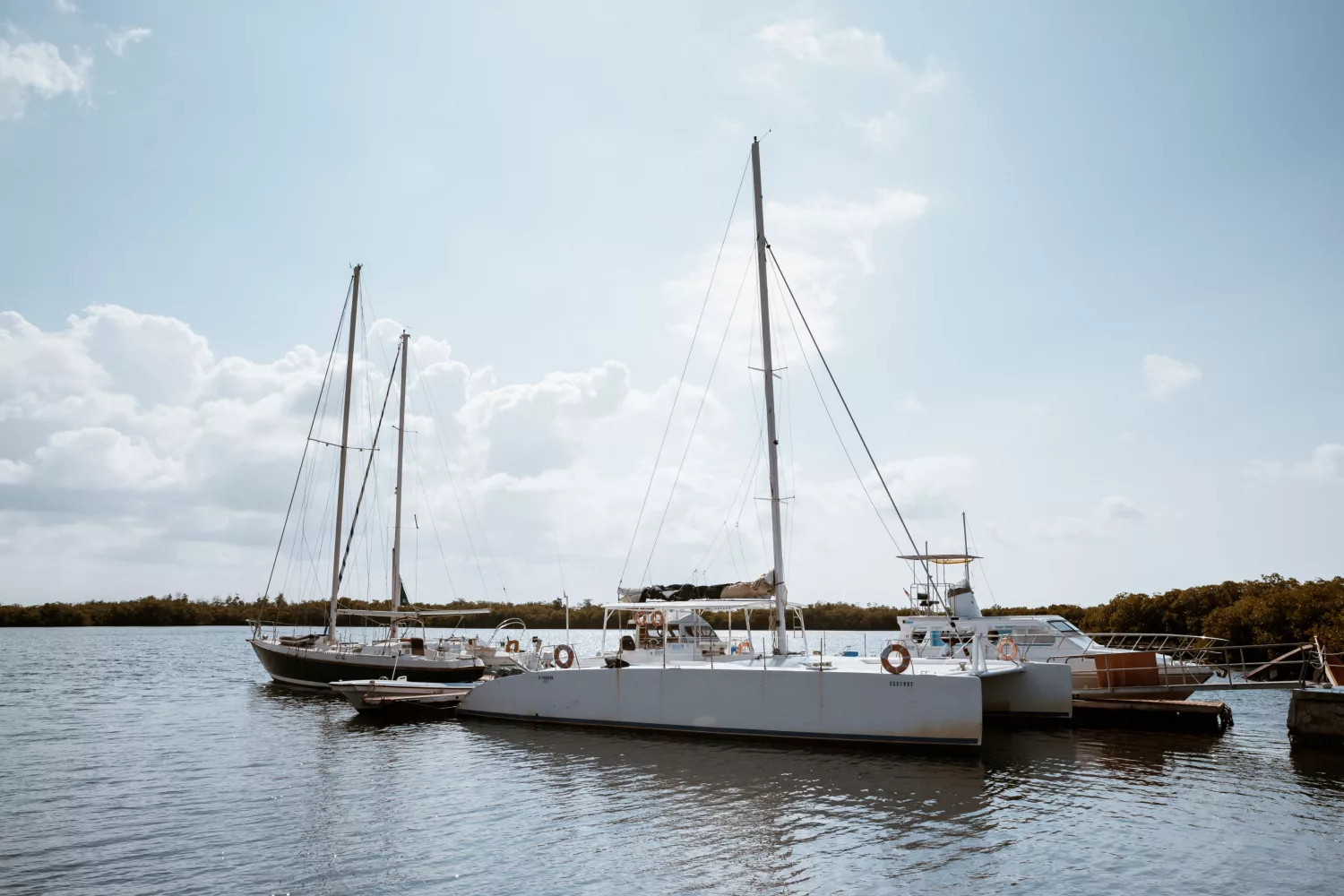 Segelboote am Anleger