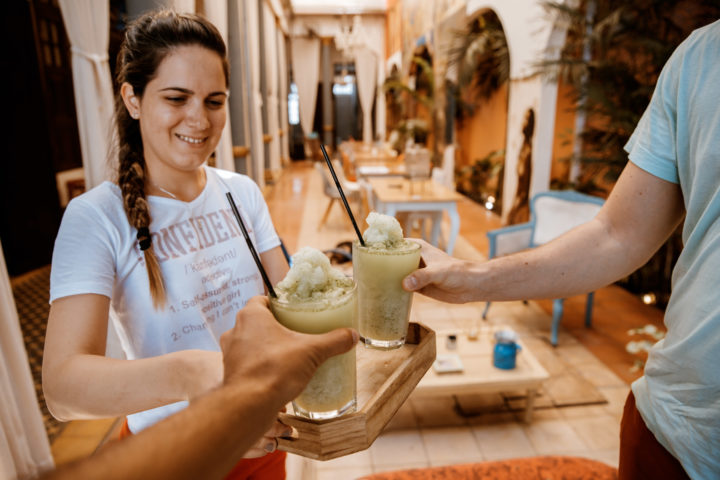 Begrüßungscocktail in einer Casa in Kuba